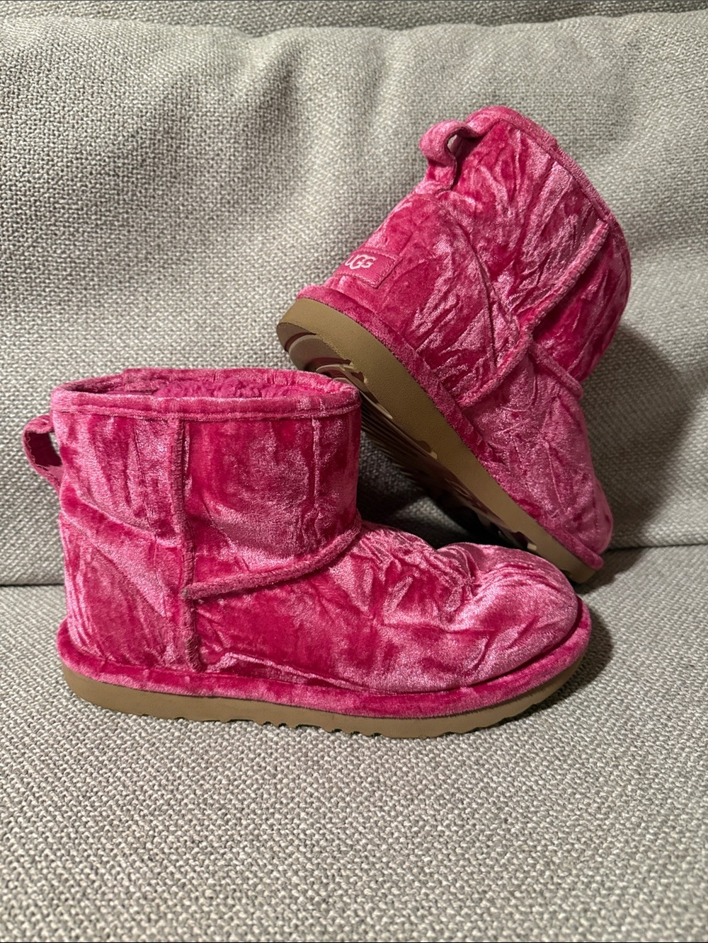 UGG Classic Short Raspberry Pink Velvet Boot Kids 6 Womens 8